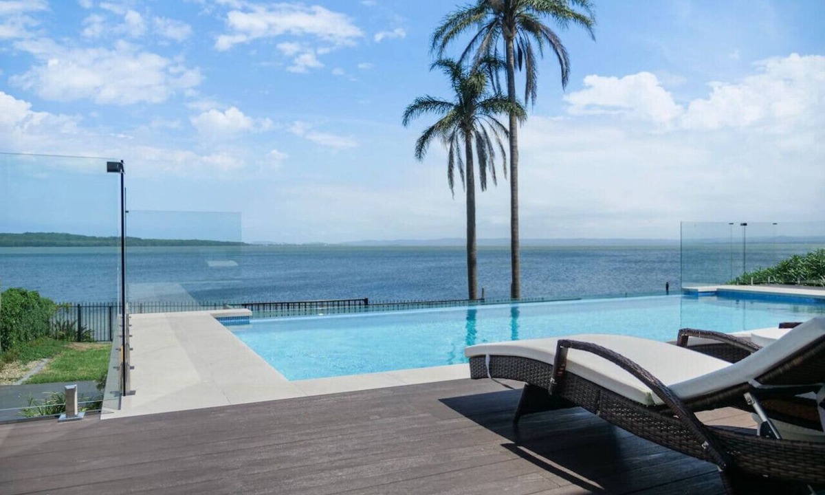 Toukley Villa | Infinity on Moss Panoramic Lakefront 6 BDRM Villa