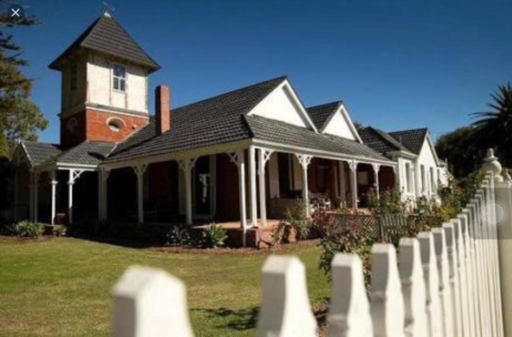 Busselton House | Ithaca 1896 Manor