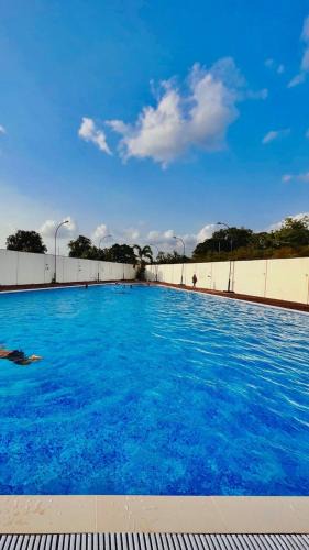 Pali Apartment | Ivy Pali Studio Room with Common Pool 12 kms from Imagicaa
