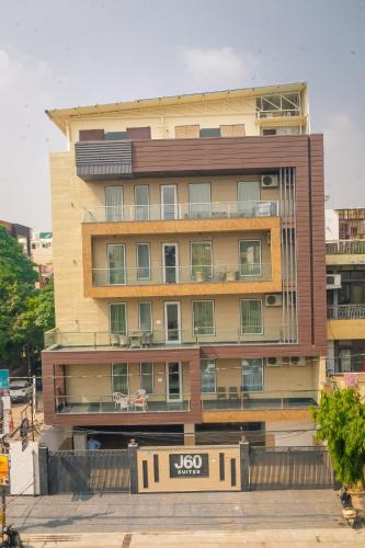 New Delhi House | J60 Suites, Ashok Vihar - Near Netaji Subhash Place