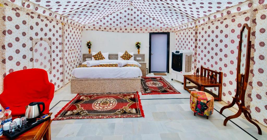 Amar Sagar Pol Hotel | Jaisalmer Sand Dunes Resort