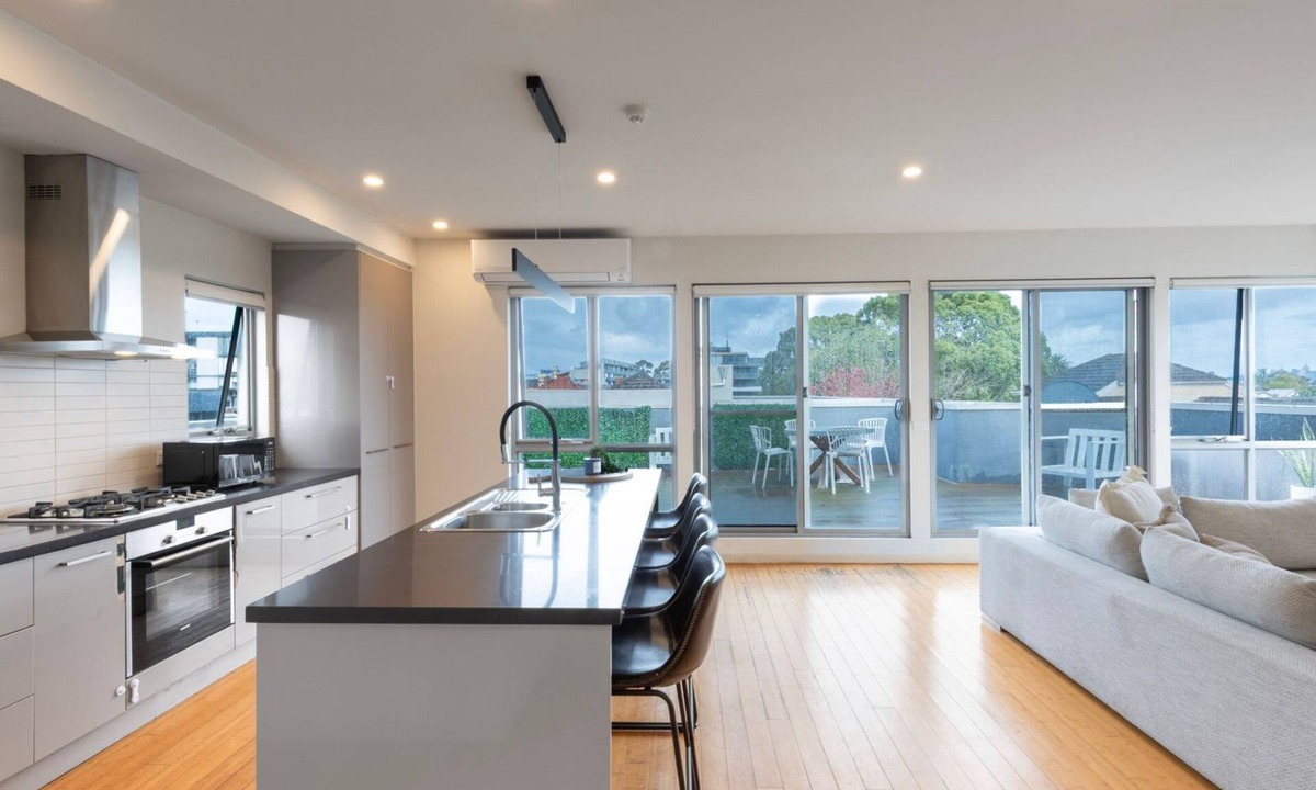 Ivanhoe Apartment | Jasandro Ivanhoe Base 17