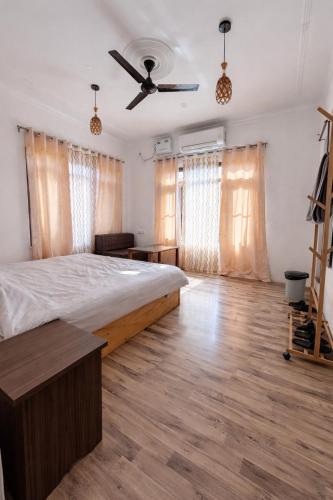Srinagar Hostel | John's Homestay Srinagar - Stay Ride Hike