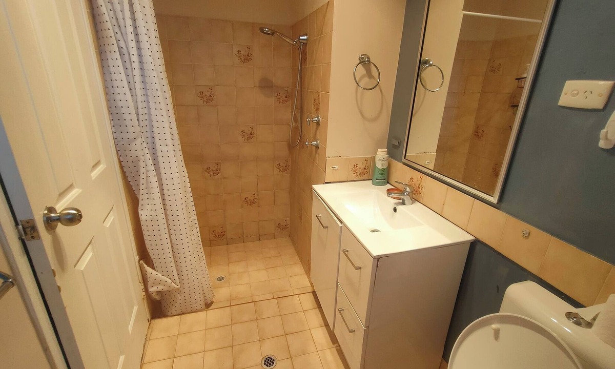 Heathridge House | Joondalup Villa with five bedrooms and two bathrooms, can accommodate 10 people