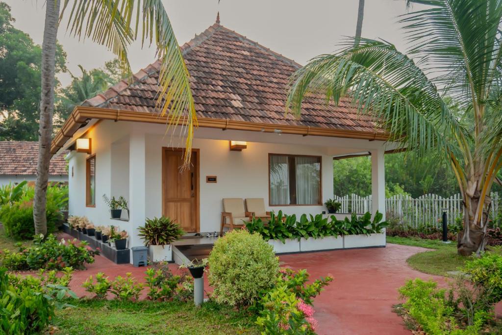 Chirayinkil Villa | Kaayal Luxury Villa Varkala Private Lakefront Retreat