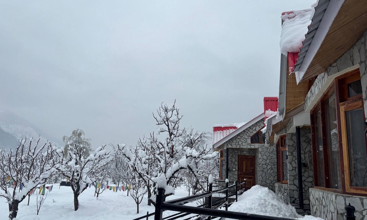 Jagatsukh Ski Chalet | Kahaani : Luxury Chalets and Rooms with Bonfire and Apple Orchard