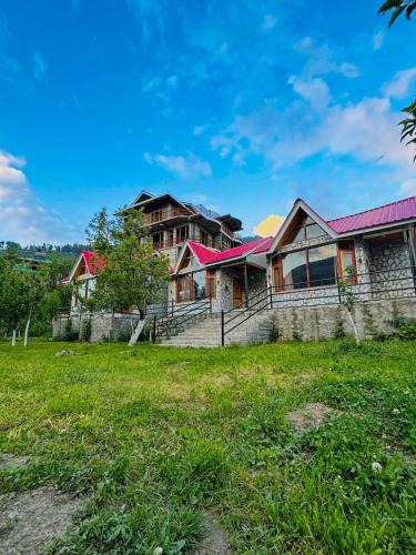 Jagatsukh Ski Chalet | Kahaani - Private Chalet with Bonfire and Apple Orchard
