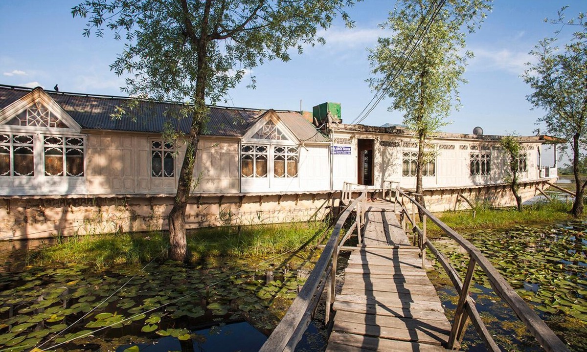Nagin Bagh Hotel | Kings Houseboats