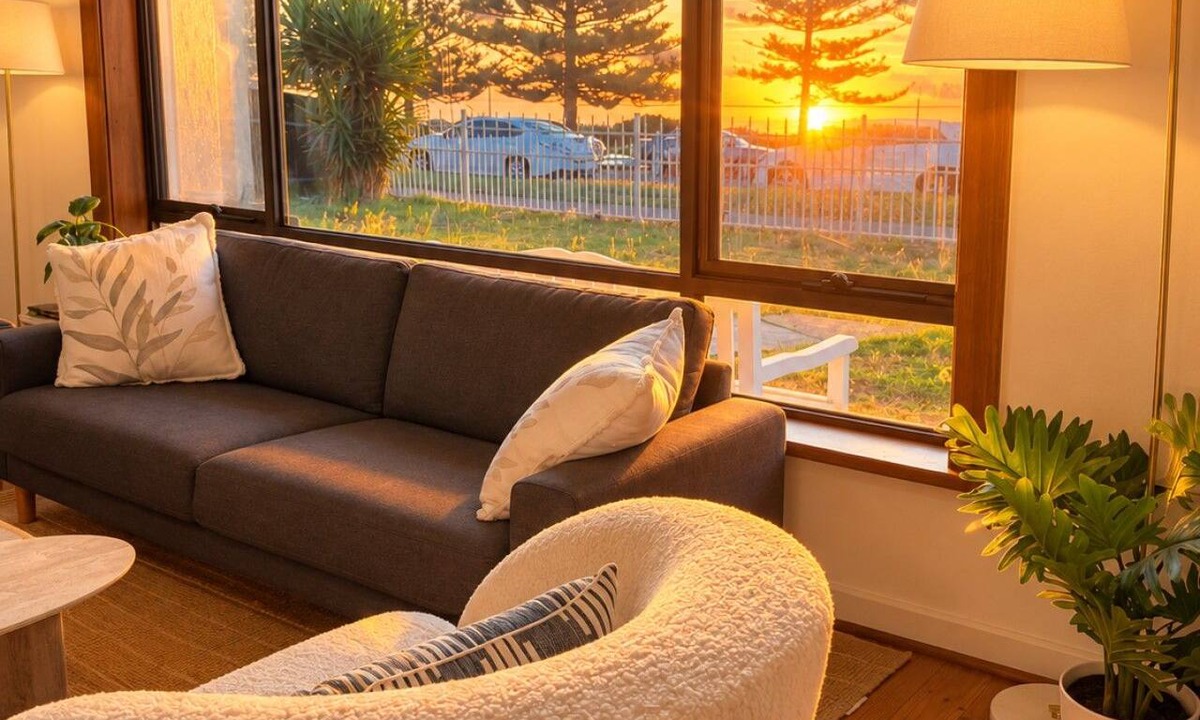 Semaphore House | Koala Stay Semaphore Esplanade | Walk to the Beach