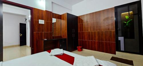 Guruvayur House | KRISHNAGIRI ROYAL INN homestay