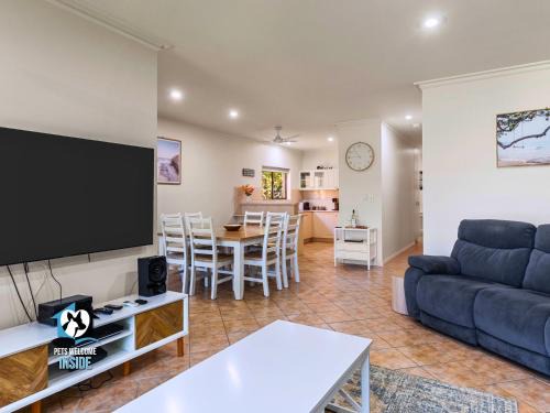 Encounter Bay House | Lake Front - Tropical Retreat at Encounter Bay!