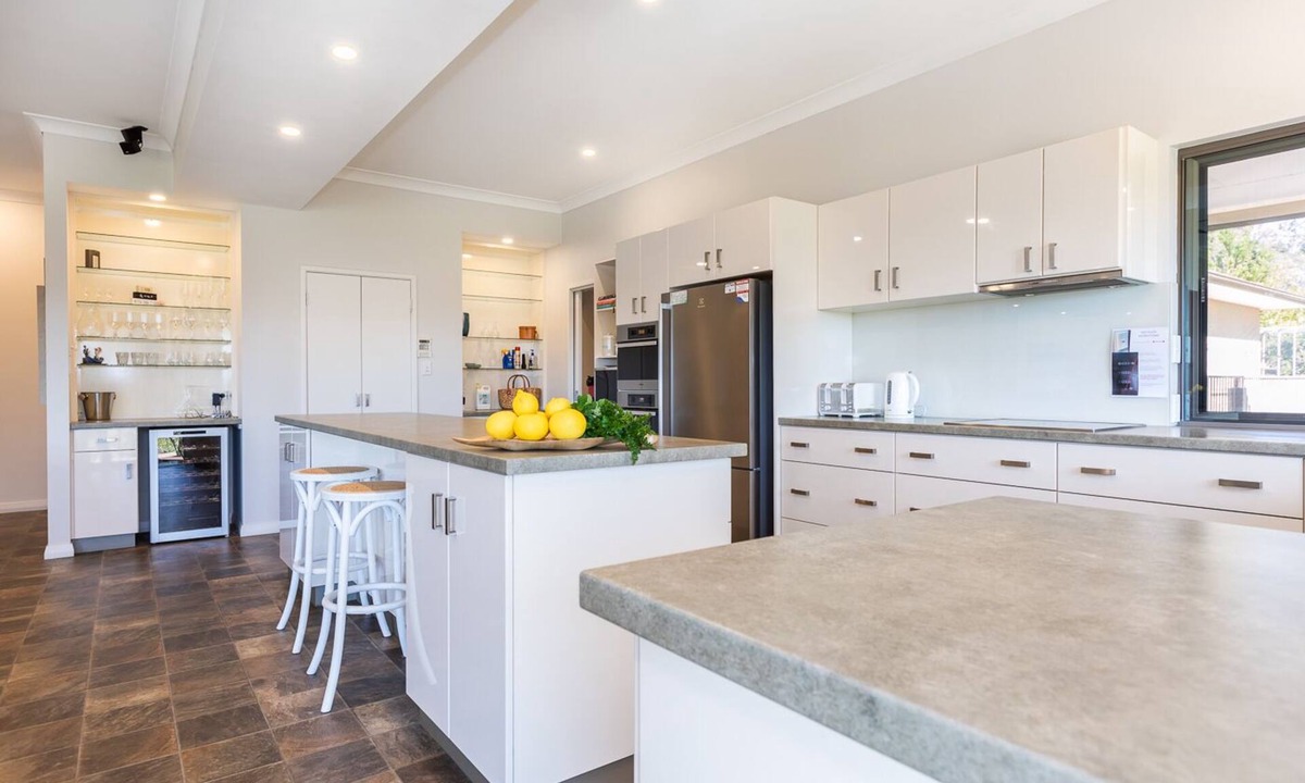 Ferguson House | LARGE FARM STAY PROPERTY - GREAT FOR FRIENDS & FAMILY HOLIDAYS