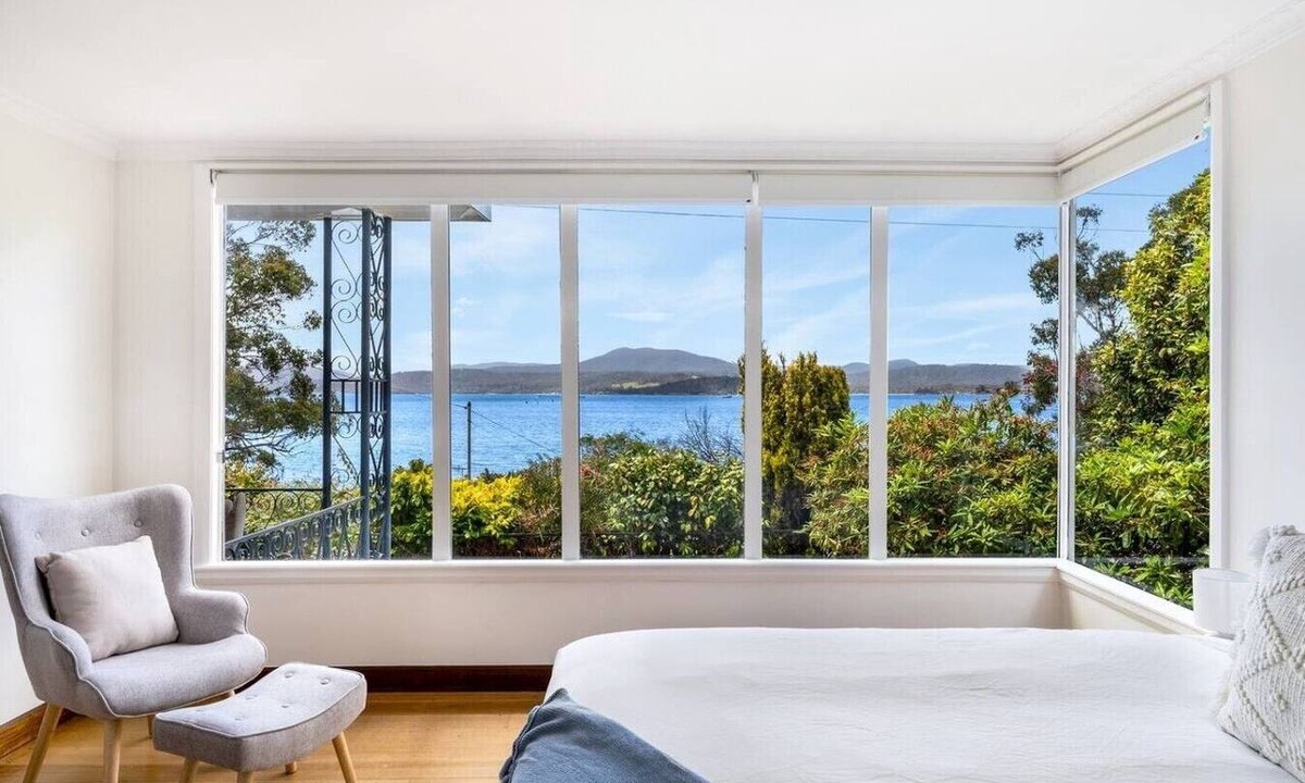Police Point Apartment | Lemonade by the Beach: Serene Huon Valley Retreat with Water Views