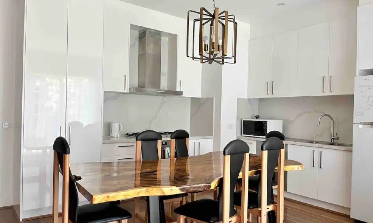 Fitzroy North House | Light Filled Fitzroy North Home + Free Street Parking, Balcony