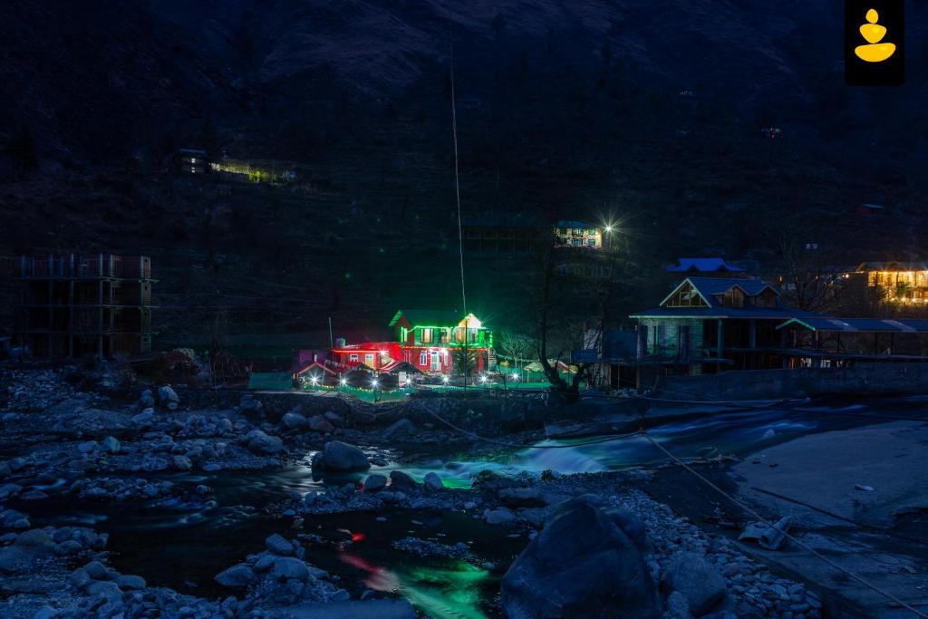 Banjar Resort | LivingStone Village Stay Tirthan Valley