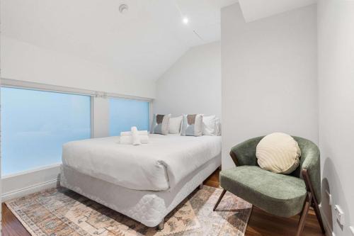 Woolloomooloo Apartment | Loft-Style Waterfront Apartment