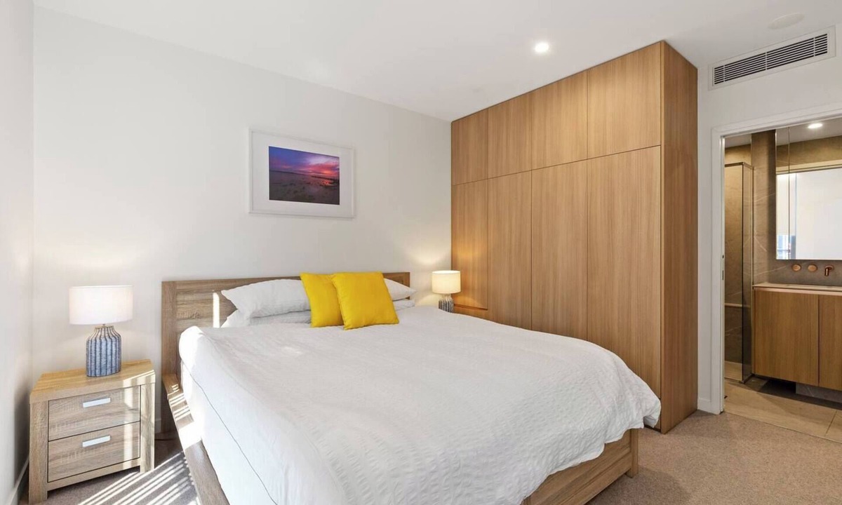 Kangaroo Point Apartment | Lux Style Spacious 2 Bed Apt, Pool , Parking