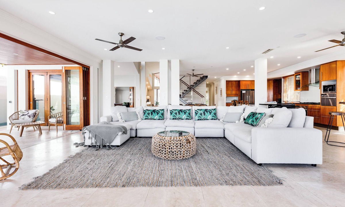 Mooloolaba Villa | Lux Tropical Haven Mooloolaba Moonda5