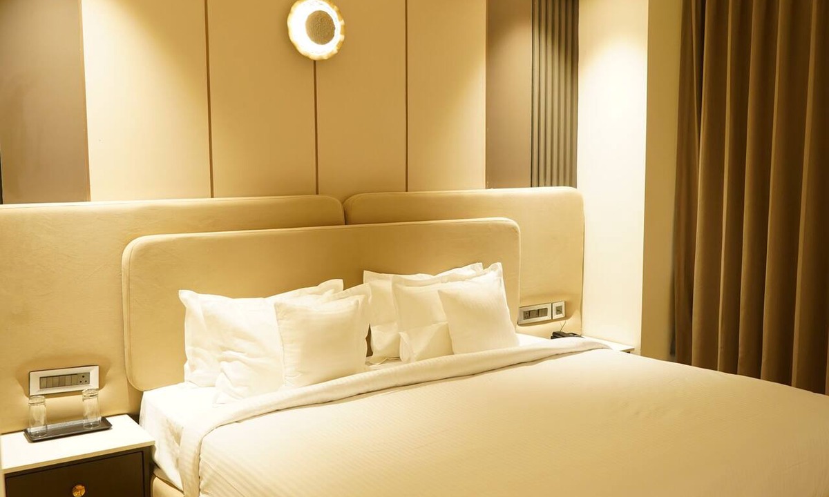 Kharar Hotel | Luxe Manor