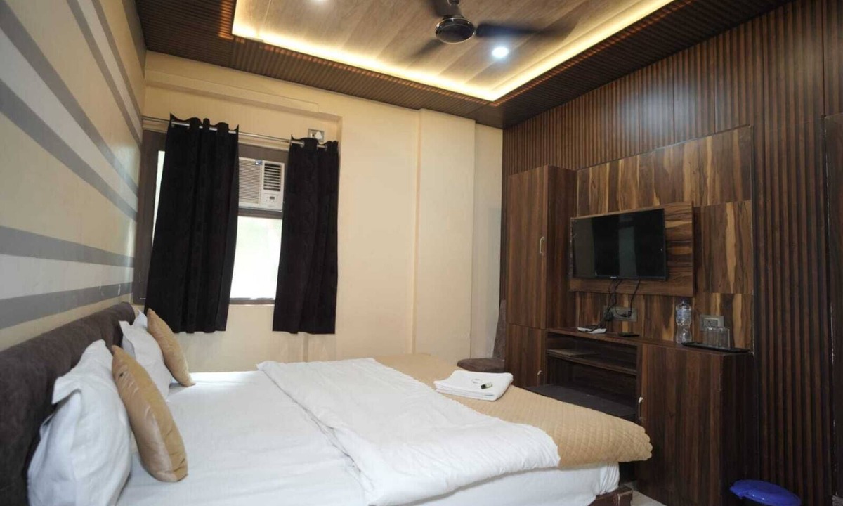 Varanasi Apartment | Luxurious hotel or apartment in Varanasi city Near ghat Central Varanasi kashi