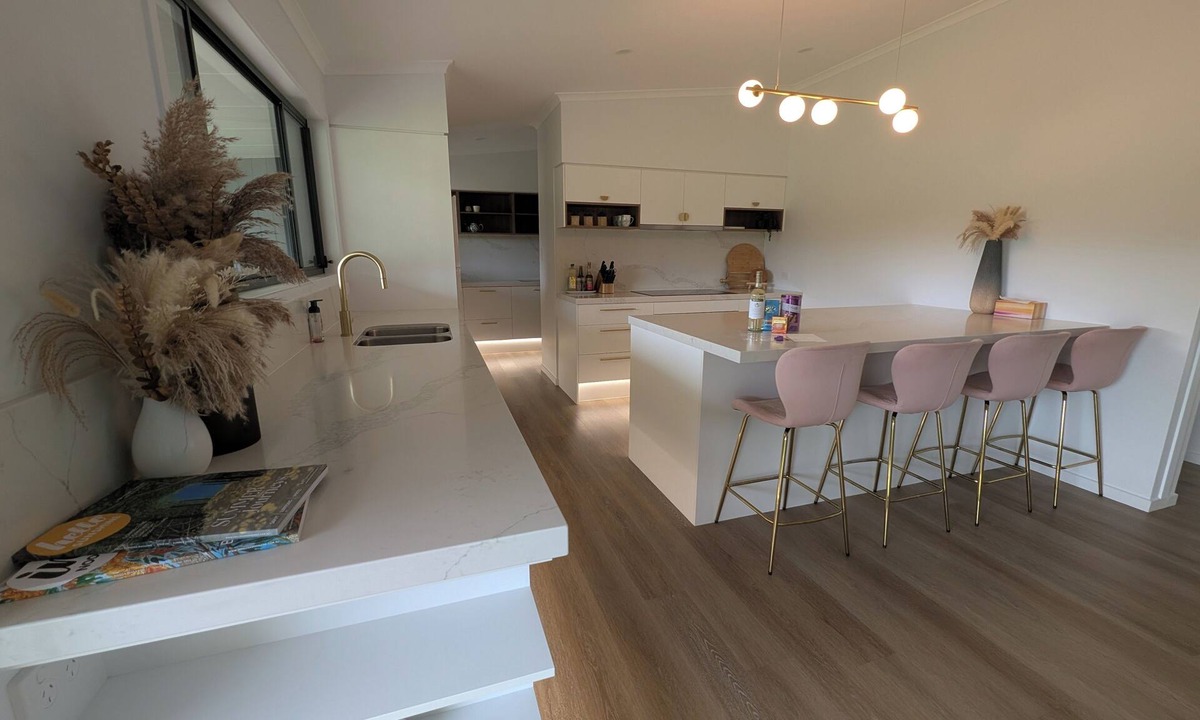 North Arm House | Luxury Home in Countryside Setting close to Beaches, Bushland, Restaurants/Shops