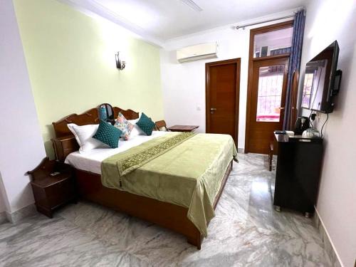 Chittaranjan House | Majickmoments - HomeStay, Chittaranjan Park, New Delhi
