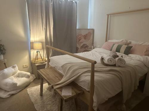 Bentley House | Master room with private bathroom and AC