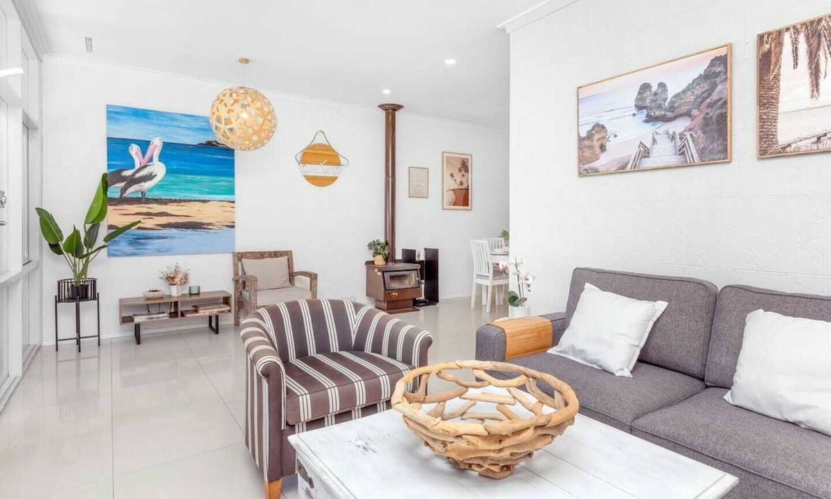 Maylands House | Maylands Coastal Vibe by Home2BnB