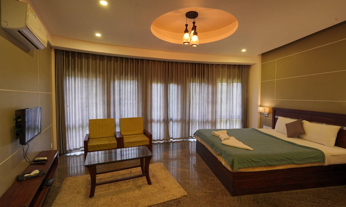 Thirunelly Hotel | Mayookham Resorts