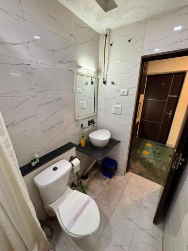 Vrindavan Hotel | Meera Madhav Resort