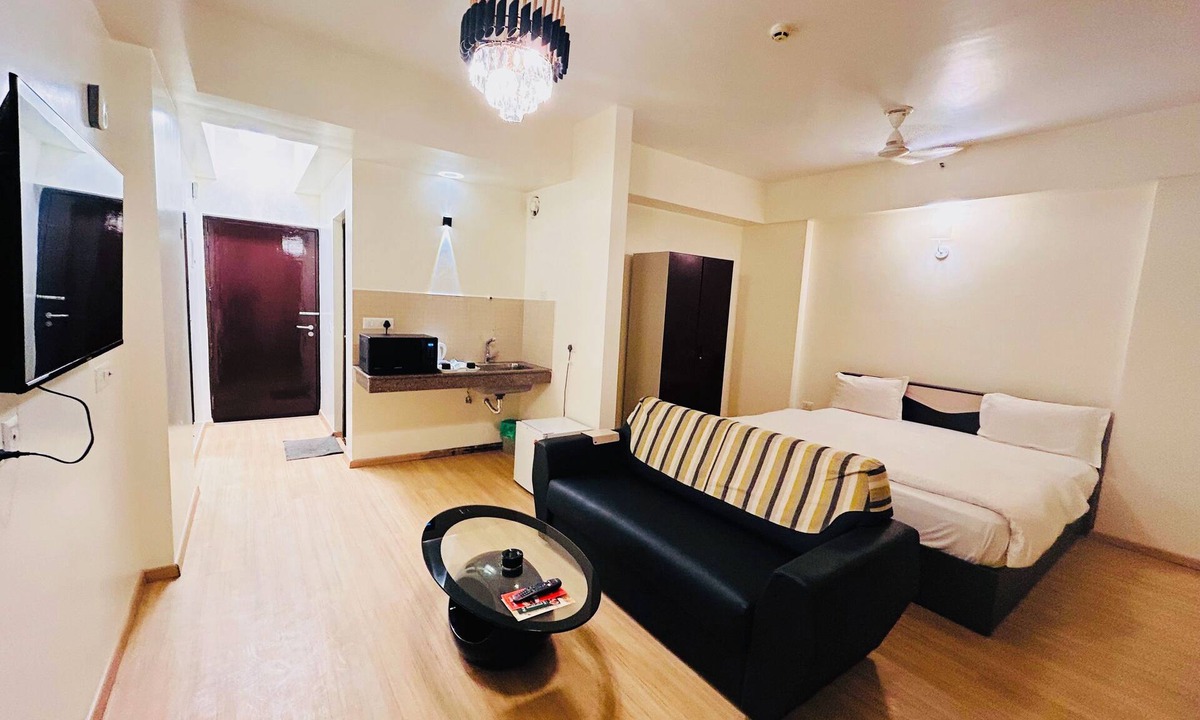 Gomti Nagar Hotel | MIGROLINO