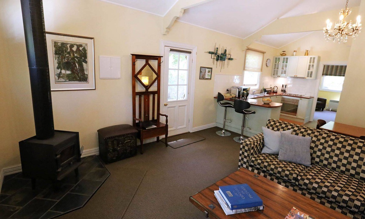 Woodend Cottage | Mirkwood Forest Spa Cottage - Garden Guesthouse