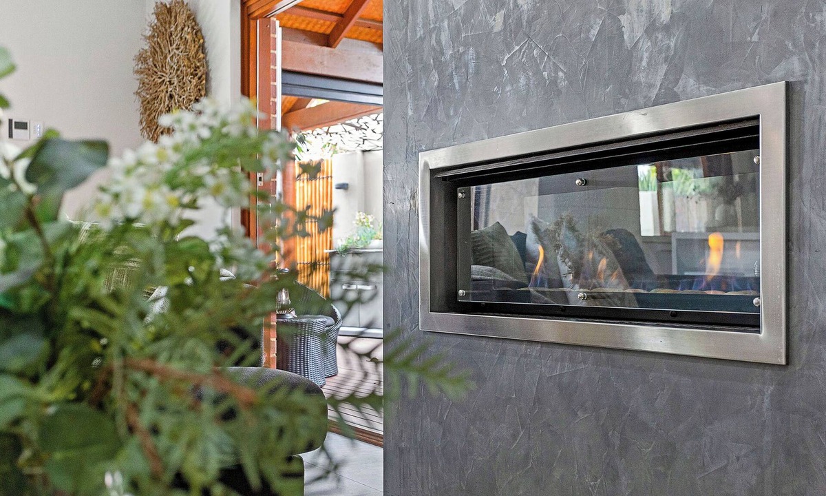 Hillarys House | Modern 4Bedroom, two bathrooms, two living areas, Heated Pool, outdoor entertaining area