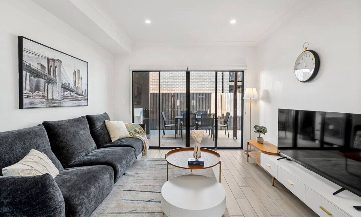 Sunnybank Hills House | Modern 5BD Family & Friends Home | Sunnybank