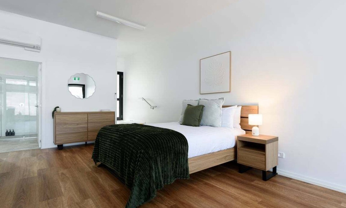 Hillcrest Apartment | Modern Studio Near Burnie | Cozy & Bright