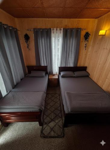 Rishop House | Mountain Pine Vista By ZIVO Homestay