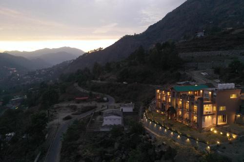 Amritpur Hotel | Mountoria Retreat Naukuchiatal - by Leisure Hotels Group