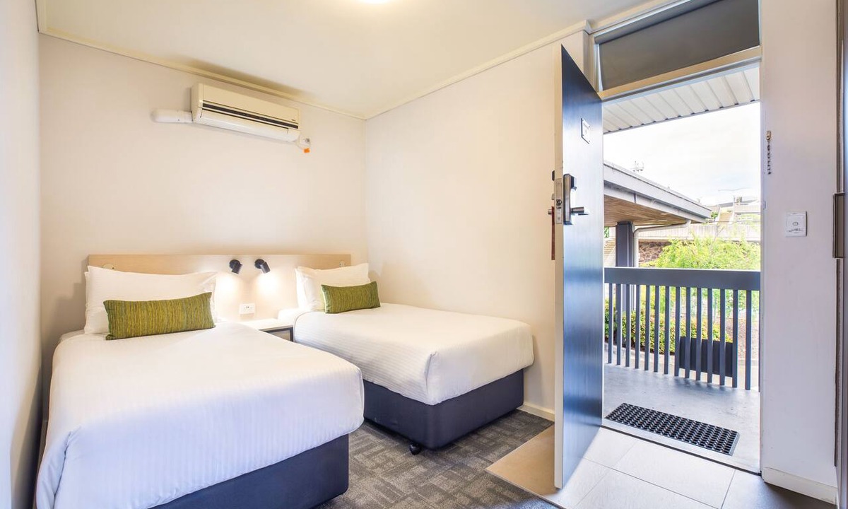Doncaster Hotel | Nightcap at Shoppingtown Hotel