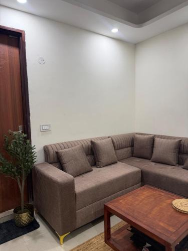 Sainik Farm Apartment | Nylostays