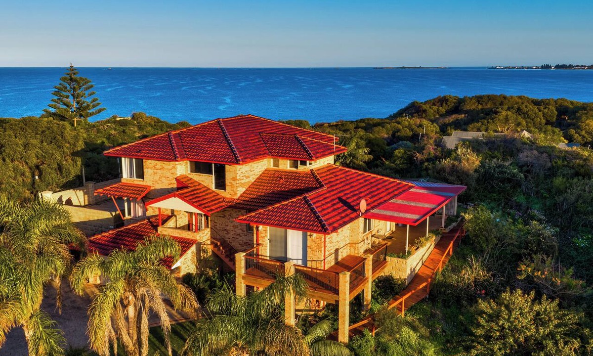 Warnbro House | Oceana Sunset - Beachfront family friendly home with amazing ocean views
