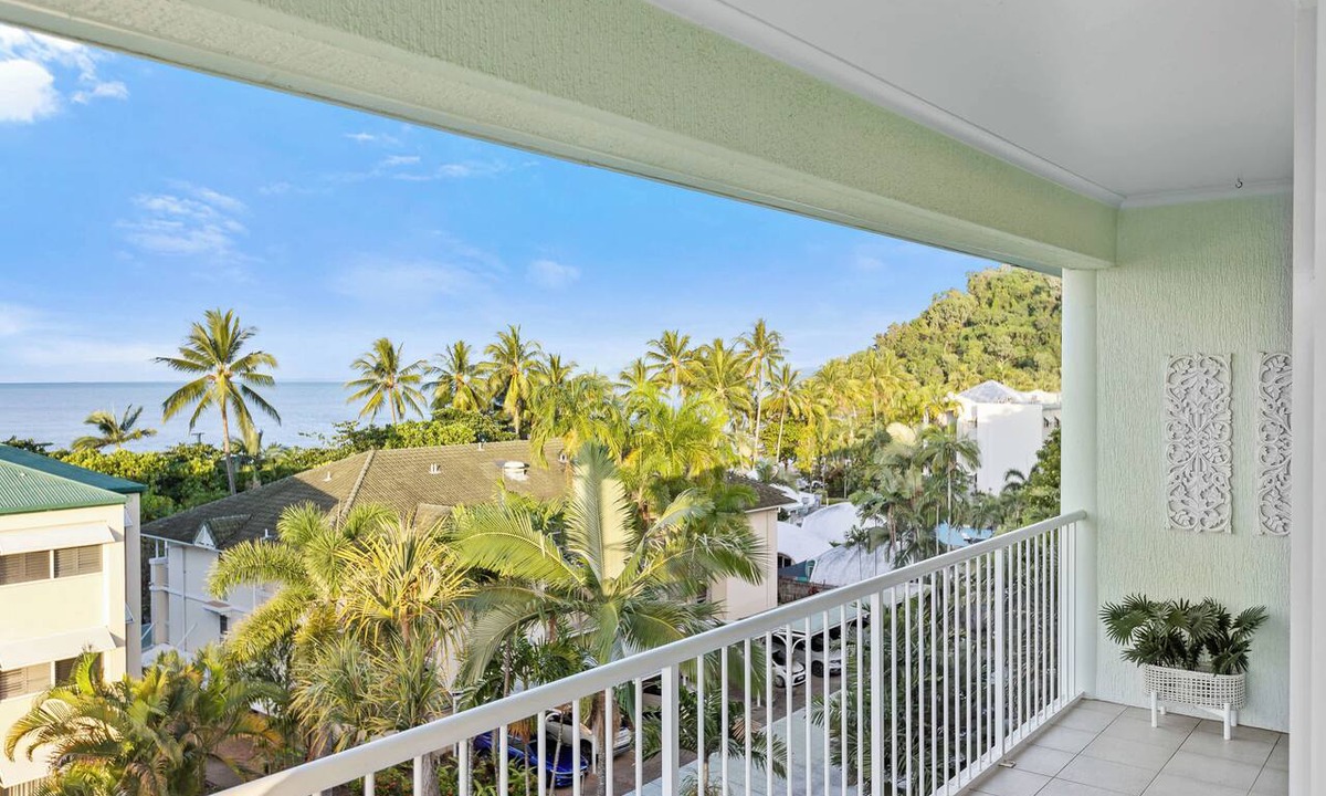 Trinity Beach Apartment | Oceanfront 2 Bedroom Apartment at Trinity Beach