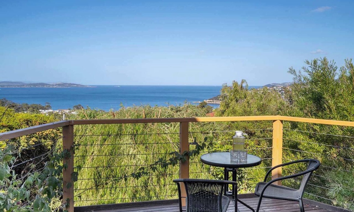 Blackmans Bay House | Oceanview Retreat | Coastal Views | Sleeps 9