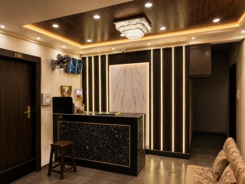 Kolkata House | Om Lodge Near Howrah Railway Station Family Friendly