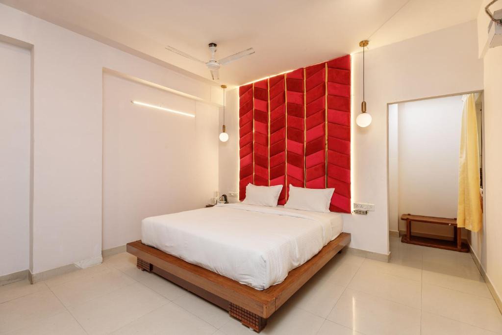 Vyalikaval HBCS Layout House | Open Terrace Penthouse With Smart Lighting