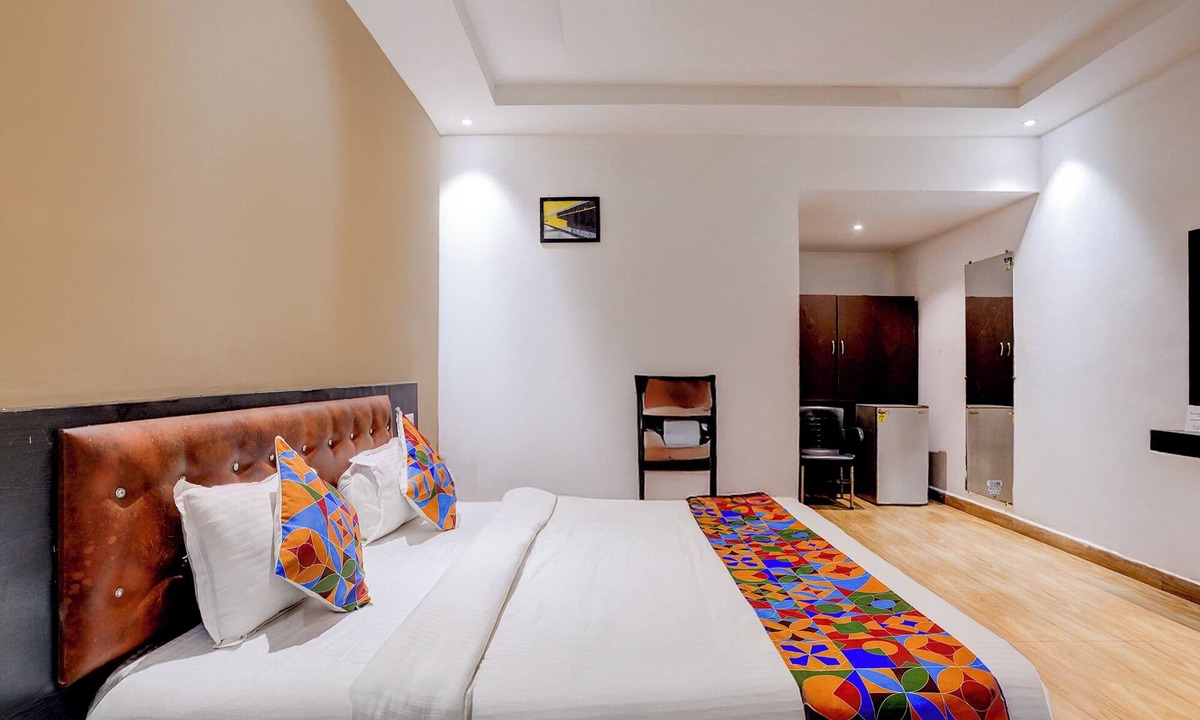 Kothrud Hotel | Oriva Shourya Residency