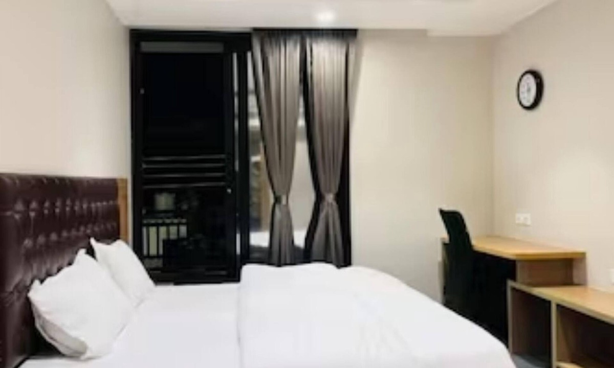 Jharsa Village Apartment | Our Grand Airy & Bright private Studio is nestled in an upscale neighbourhood