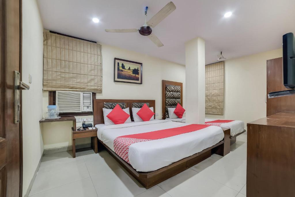 Paharganj Hotel | OYO 24437 Oxford Palace