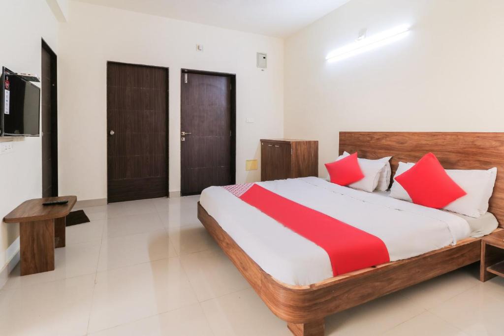 Dwarka Hotel | OYO 63903 Hotel Shree Ram Villa