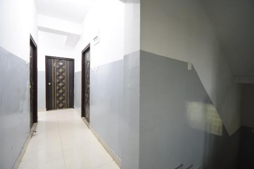 Block E Hotel | OYO 82026 BANGUR INN