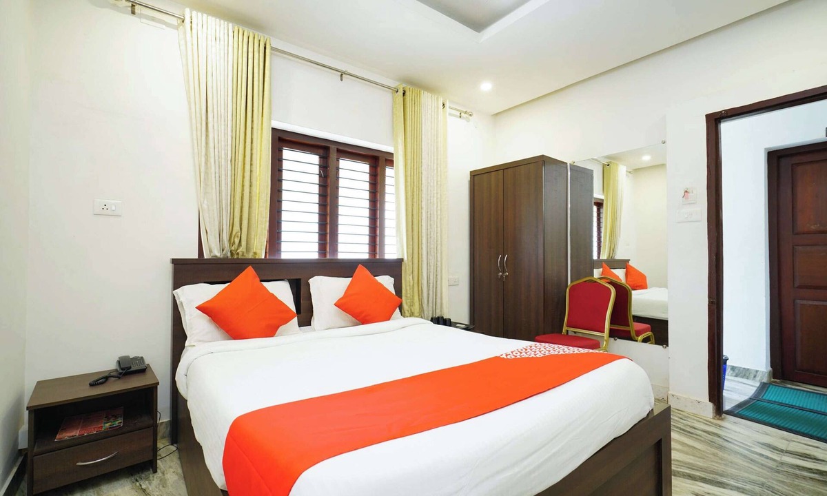 Thiruvananthapuram Hotel | OYO Al Saj Kazhakkootam Near GreenField